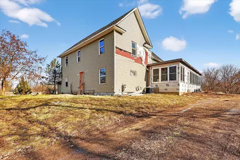 2328 Dean Lake Ave NE, Grand Rapids, MI 49505