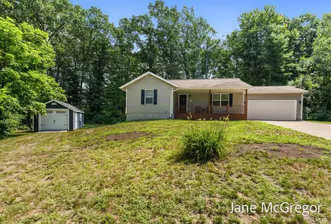 2356 Oak River Ln, Muskegon, MI 49445