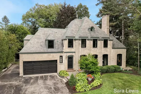 298 Morningside Dr SE, Grand Rapids, MI 49506