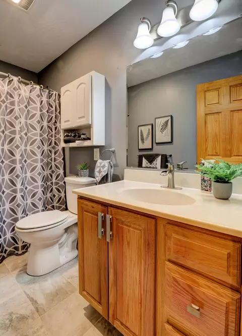 Bath - 884 Nadeau Dr, Pullman, MI 49450 photo 1 of 4