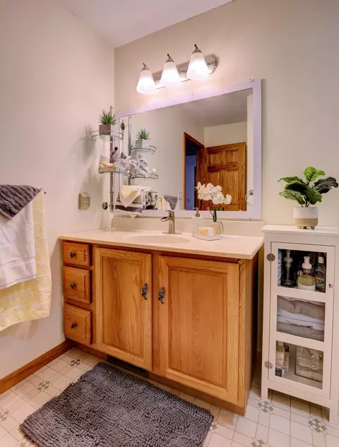 Bath - 884 Nadeau Dr, Pullman, MI 49450 photo 3 of 4
