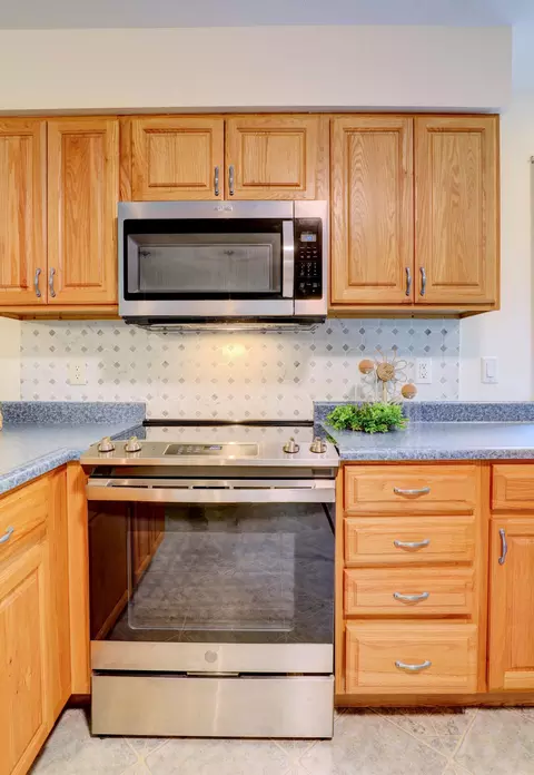 Kitchen - 884 Nadeau Dr, Pullman, MI 49450 photo 4 of 6