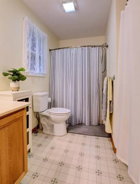 Bath - 884 Nadeau Dr, Pullman, MI 49450 photo 4 of 4