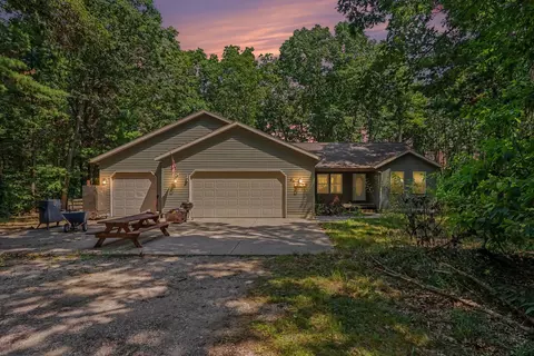 416 E River Rd, Muskegon, MI 49445