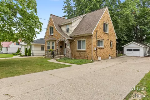 653 3 Mile Rd NE, Grand Rapids, MI 49505