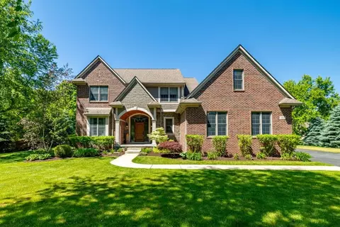 8061 Pine Ridge Ct, Northville, MI 48168