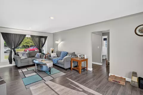 Living - 2208 1st St, Jackson, MI 49203 photo 4 of 4