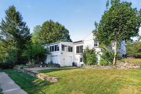 Exterior - 2208 1st St, Jackson, MI 49203 photo 7 of 11