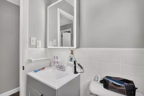 Bath - 2208 1st St, Jackson, MI 49203 photo 3 of 3