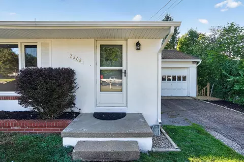 Exterior - 2208 1st St, Jackson, MI 49203 photo 4 of 11