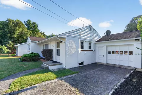 Exterior - 2208 1st St, Jackson, MI 49203 photo 3 of 11