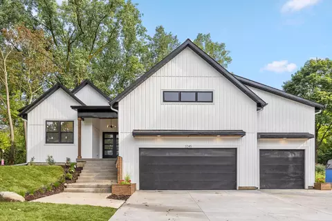 3245 Midland Dr SE, Grand Rapids, MI 49546