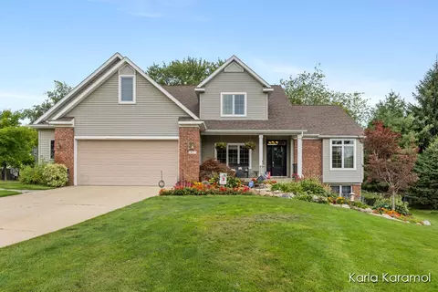 61 Greystone Ct NE, Rockford, MI 49341