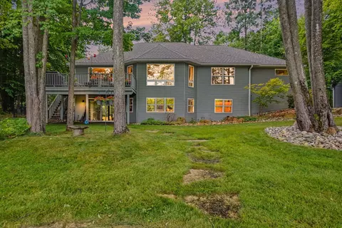 9712 Fawn Lake Dr, Stanwood, MI 49346