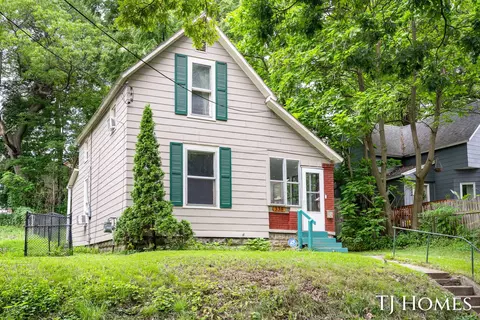 338 Hanover St NE, Grand Rapids, MI 49505