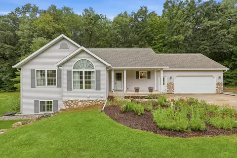 5075 Bonasa Dr NE, Rockford, MI 49341