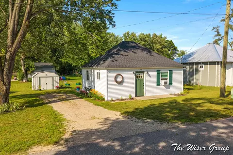 216 Williams St, Howard City, MI 49329
