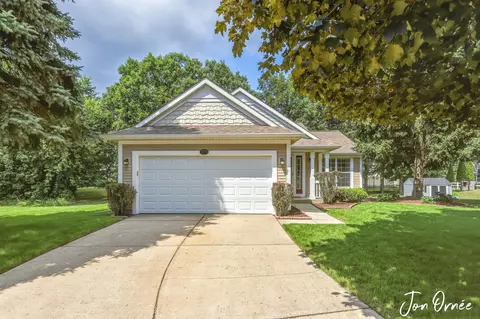 5773 Sugarberry Dr SE, Kentwood, MI 49512