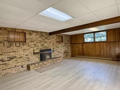 Living - 711 E North Dr, Marshall, MI 49068 photo 5 of 5