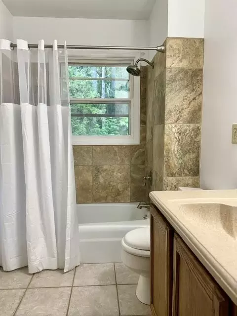 Bath - 711 E North Dr, Marshall, MI 49068 photo 1 of 3