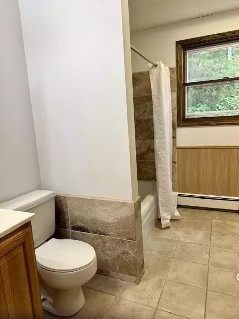 Bath - 711 E North Dr, Marshall, MI 49068 photo 3 of 3