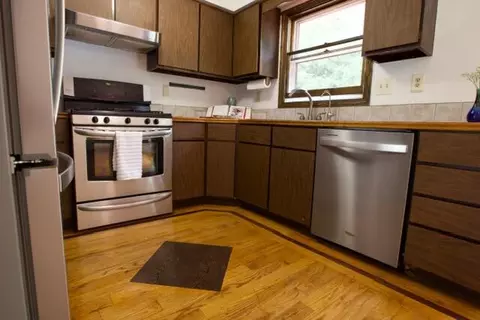 Kitchen - 711 E North Dr, Marshall, MI 49068 photo 2 of 3
