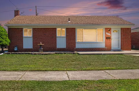 8544 Kinloch St, Dearborn Heights, MI 48127