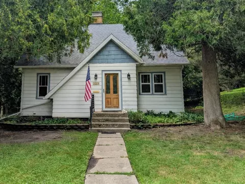 119 Prospect St, Rockford, MI 49341