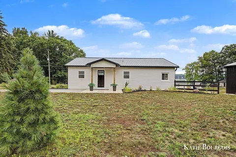 7510 Taft Rd, Mecosta, MI 49332