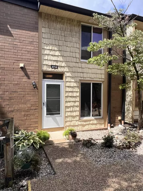 2714 Birchcrest Dr SE, Grand Rapids, MI 49506