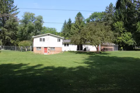 Exterior - 3444 E Pineview Dr, Dexter, MI 48130 photo 3 of 7