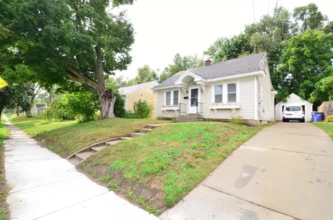 1129 Hollywood St NE, Grand Rapids, MI 49505