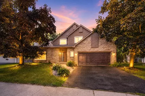 5295 Bear Lake Dr, East Lansing, MI 48823