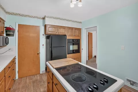 Kitchen - 3411 Balmars Ave, Jackson, MI 49201 photo 3 of 5