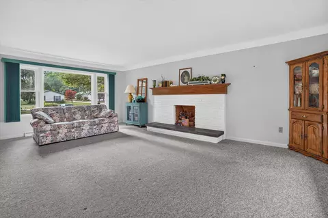 Living - 3411 Balmars Ave, Jackson, MI 49201 photo 3 of 8