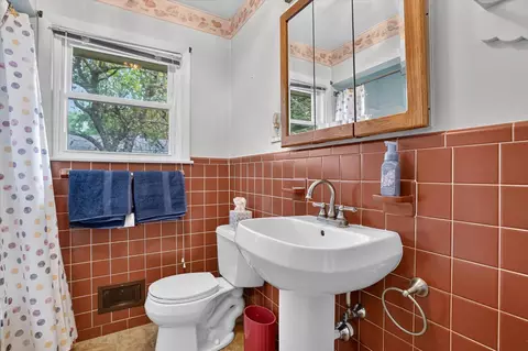 Bath - 3411 Balmars Ave, Jackson, MI 49201 photo 1 of 4