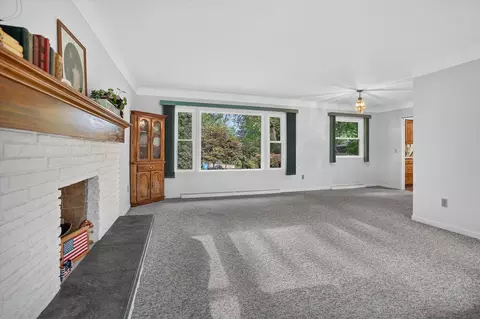 Living - 3411 Balmars Ave, Jackson, MI 49201 photo 6 of 8