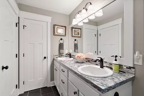 Bath - 1812 Sunquest Ave, Dorr, MI 49323 photo 2 of 4