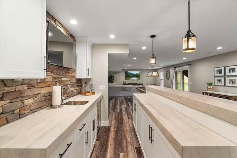 Kitchen - 1812 Sunquest Ave, Dorr, MI 49323 photo 4 of 5