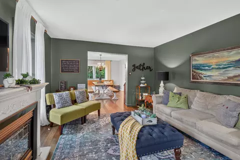 Living - 1210 Gilroy Rd, Jackson, MI 49203 photo 2 of 3
