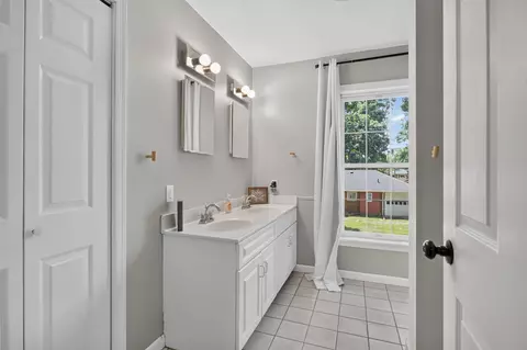 Bath - 1210 Gilroy Rd, Jackson, MI 49203 photo 1 of 5