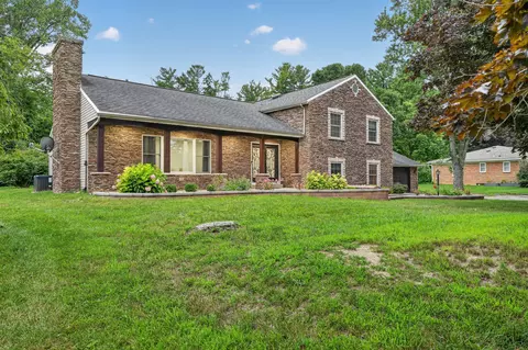 5866 Pine View Dr, Ypsilanti, MI 48197