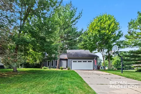 6158 Miramonte Dr NE, Rockford, MI 49341