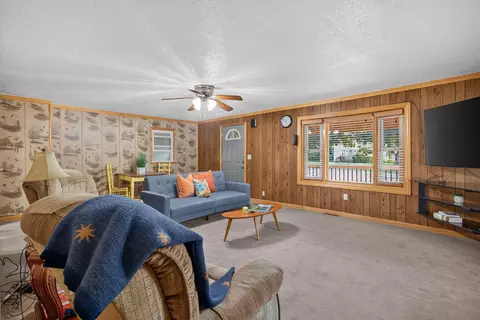 Living - 232 Bender St, Jackson, MI 49202 photo 1 of 4