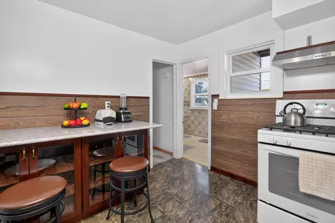 Kitchen - 232 Bender St, Jackson, MI 49202 photo 2 of 4