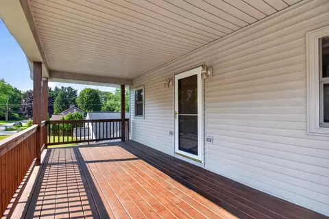 Exterior - 232 Bender St, Jackson, MI 49202 photo 12 of 16