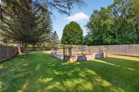 Exterior - 232 Bender St, Jackson, MI 49202 photo 6 of 16