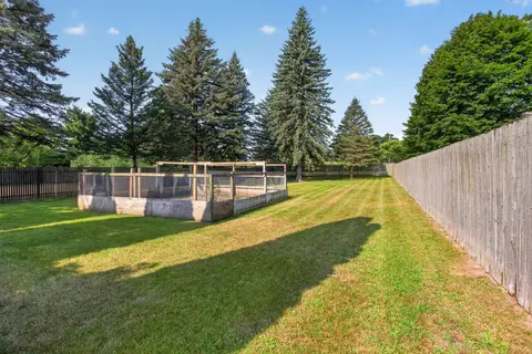 Exterior - 232 Bender St, Jackson, MI 49202 photo 5 of 16