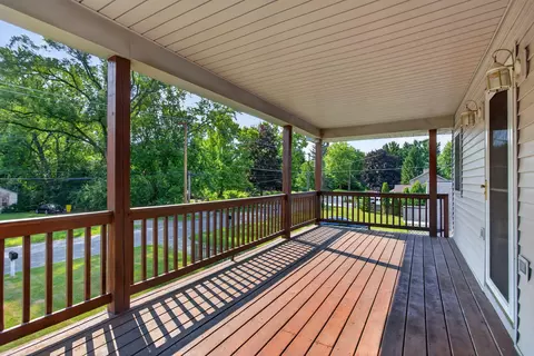 Exterior - 232 Bender St, Jackson, MI 49202 photo 11 of 16