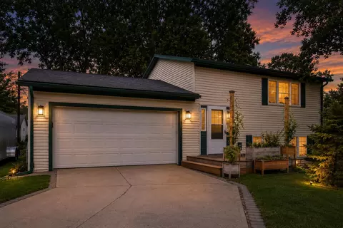 210 W 4th St, Lawton, MI 49065